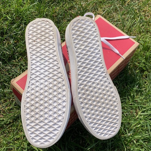 Shoes - Picture 5 of 6